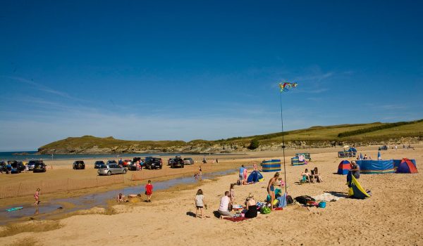 flag and beach goers